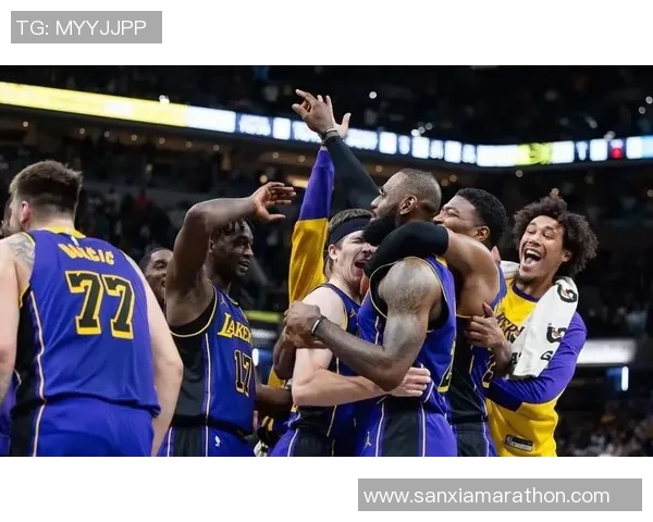 2019年火箭队与湖人队激战回顾：明星对决与战术较量的精彩瞬间