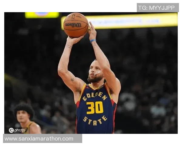 勇士与马刺季后赛第三场激战回顾关键时刻的精彩瞬间与战术分析 勇士与马刺季后赛第三场激战回顾关键时刻的精彩瞬间与战术分析