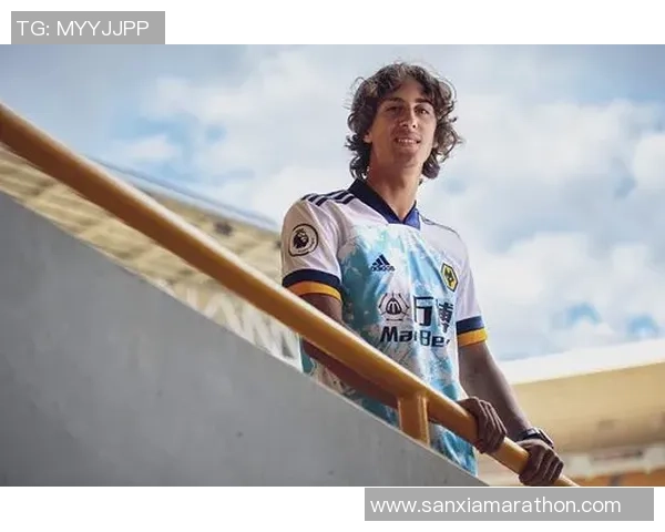 哈维西蒙斯的崛起之路:从年轻天才到足球界新星的精彩历程 哈维西蒙斯的崛起之路:从年轻天才到足球界新星的精彩历程