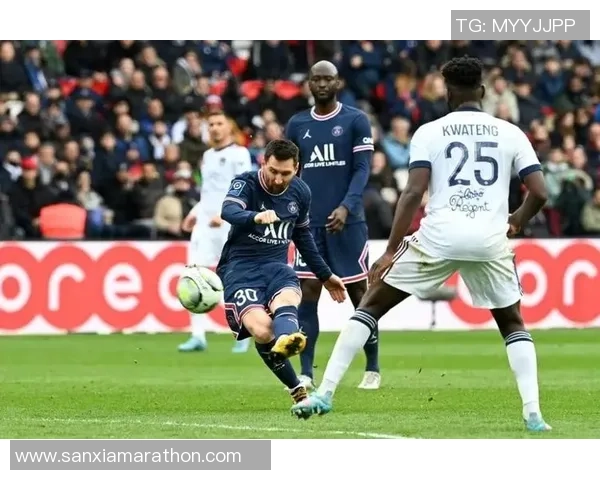 大巴黎迎战伊斯球队全力争胜精彩对决引发球迷热议 大巴黎迎战伊斯球队全力争胜精彩对决引发球迷热议